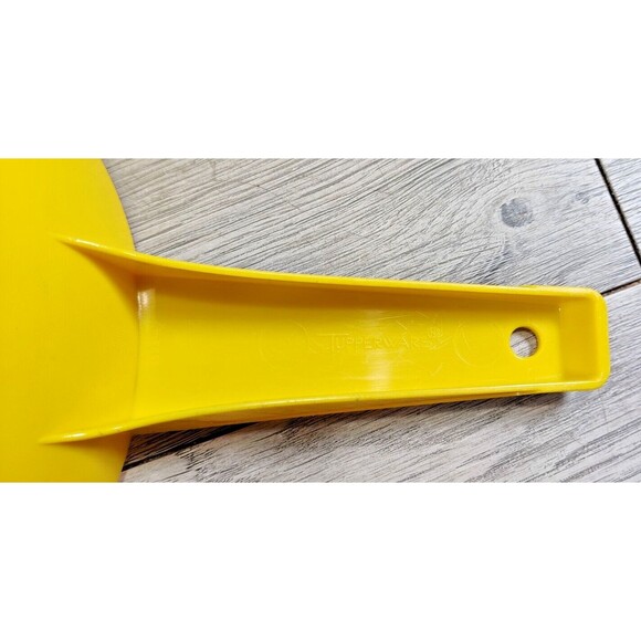 Tupperware #1523-4 Large 2 Qt. Yellow Colander Strainer Vintage - Picture 6 of 7